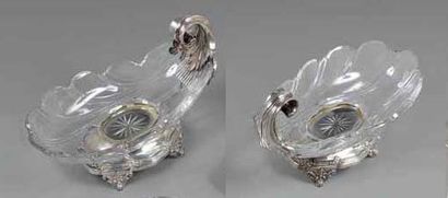 PAIRE DE COUPES coquilles en cristal blanc...