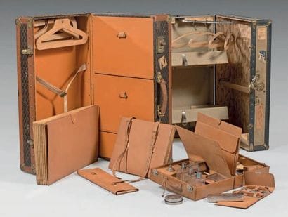 Ainé GOYARD
Wardrobe en toile enduite signée,...