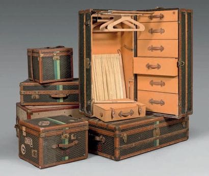 Ainé GOYARD
Malle cabine en toile siglée...