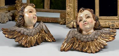 Deux têtes d'angelots en bois polychrome...