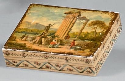 Boîte rectangulaire en ivoire ornée d'un...
