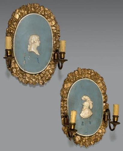 Paire d'appliques à deux lumières en bronze...