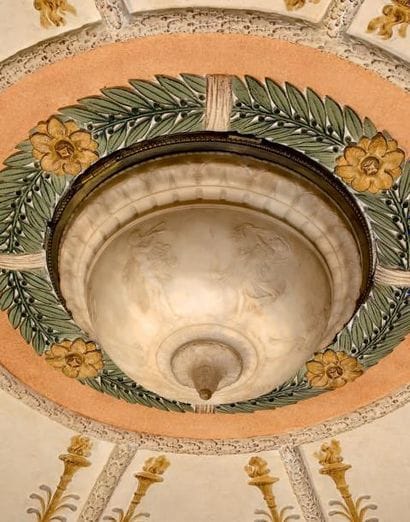 Vasque d'éclairage ronde en albâtre sculptée...