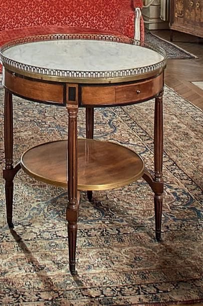 Table bouillotte en placage d'acajou, placage...