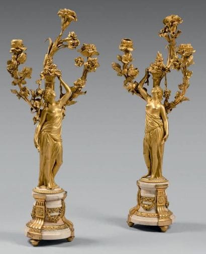 Paire de candélabres en bronze doré, le fût...