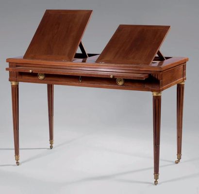 Table rectangulaire en acajou et placage...