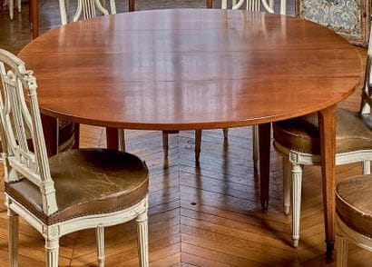 Grande table de salle à manger en acajou...