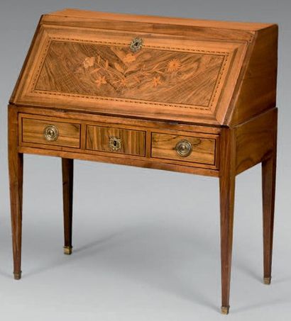 Bureau de pente en placage de bois fruitier...