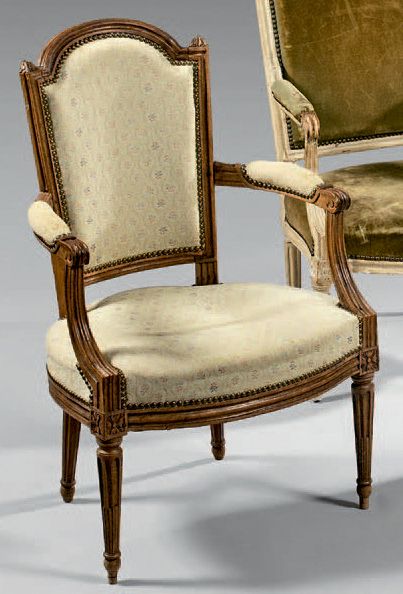 Fauteuil à dossier tuile cintré en hêtre...