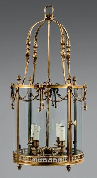 Lanterne cylindrique en bronze doré orné...