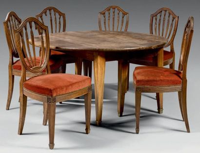 Suite de six chaises en acajou à dossier...