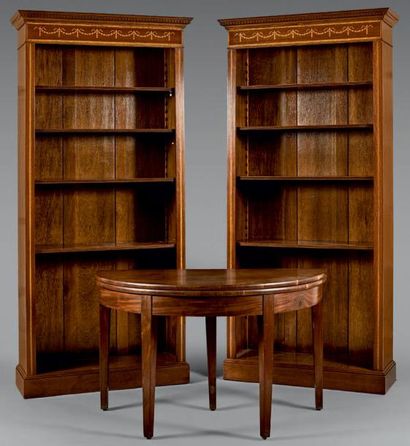 Paire de bibliothèques en placage d'acajou...