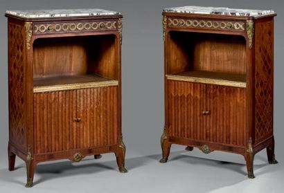 Paire de petits buffets à décor marqueté...