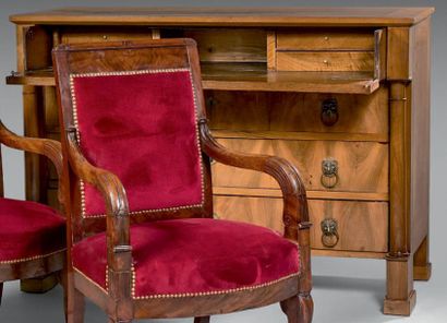 Commode en acajou et placage d'acajou à montants...