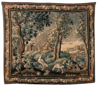 Tapisserie verdure ornée de volatiles et...