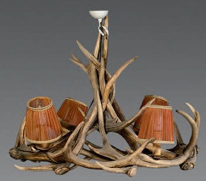 Lustre couronne en bois de cerf à quatre...