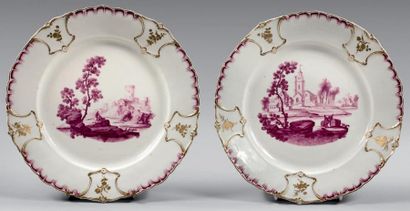 TOURNAI

Deux assiettes à bords contournés,...