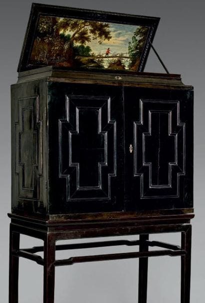 Grand cabinet en placage d'ébène et bois...