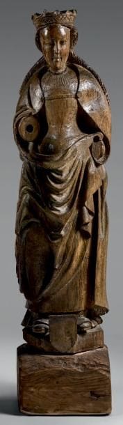 Statue d'une Sainte reine couronnée en chêne,...