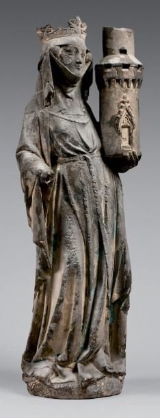 Statue en pierre calcaire noircie représentant...