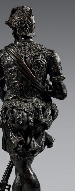 Grande statuette en bronze à patine noire...