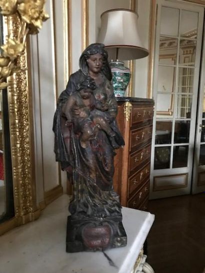 Statue de Vierge à l'Enfant en bois polychrome...