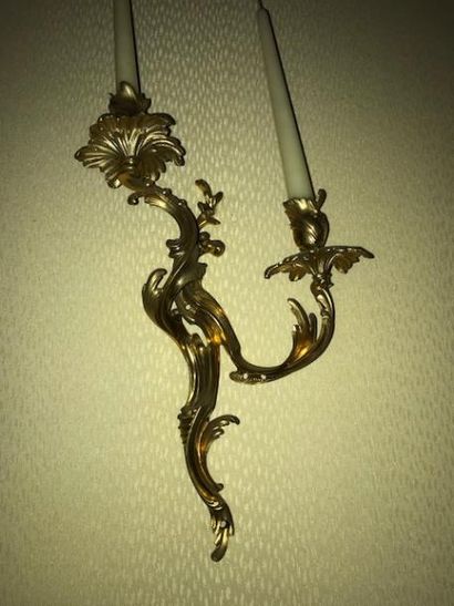 Suite de quatre appliques en bronze doré...