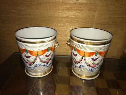Paire de vases en porcelaine, vieux Paris....