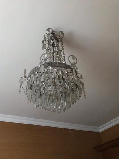Lustre à pendeloques.
