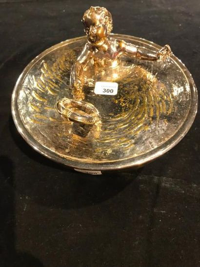 Coupe ronde et couverte en métal argenté...