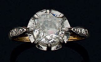 Bague en or jaune 750 millièmes, ornée d'un...
