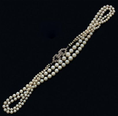 Collier deux rangs de quatre-vingt-quatre...