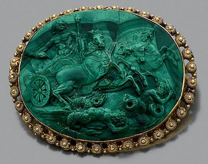 Broche de forme ovale en or jaune 750 millièmes...