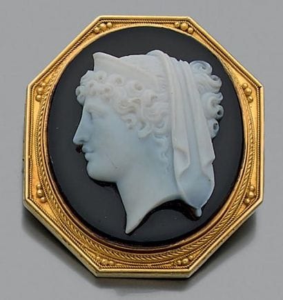 Broche de forme octogonale en or jaune 750...