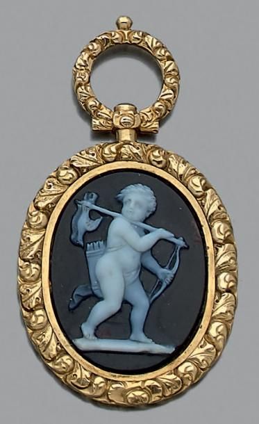 Pendentif ovale en or jaune 585 millièmes...