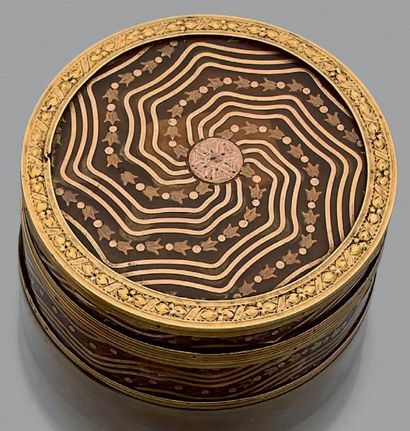 Boîte de forme ronde en écaille brune incrustée...