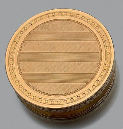 Boîte de forme ronde en or jaune 750 millièmes...