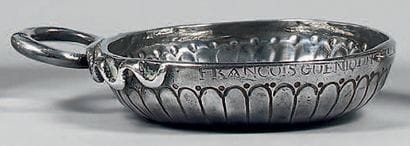 Tasse à vin en argent à godrons et cupules,...