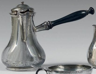 Verseuse marabout en argent uni, gravée d'armoiries...