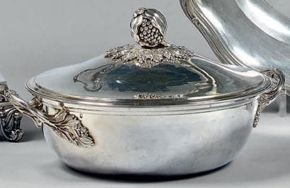 Légumier couvert rond en argent uni 950 millièmes,...