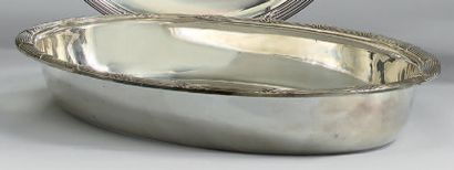 Plat creux de forme ovale en argent uni 925...