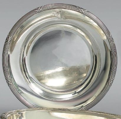Plat rond en argent uni 950 millièmes, modèle...