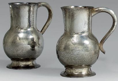 Deux pots à eau en argent martelé 950 millièmes,...