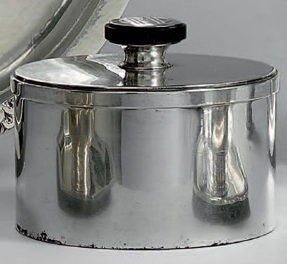 Poudrier rond en argent uni 950 millièmes,...