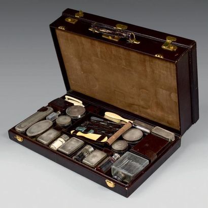 Valise nécessaire de voyage en cuir marron...