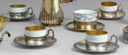 Suite de six tasses et leurs sous-tasses,...