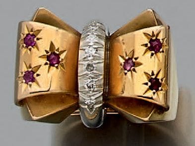 Bague noeud en or jaune 750 millièmes sertie...