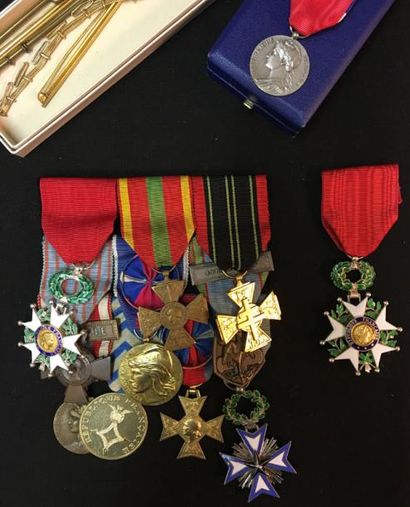 Seconde Guerre mondiale - Portée de dix décorations...