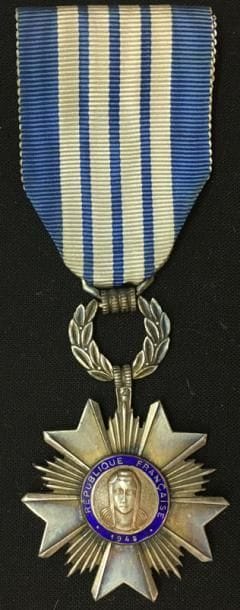 Ordre du Mérite artisanal, une étoile de...