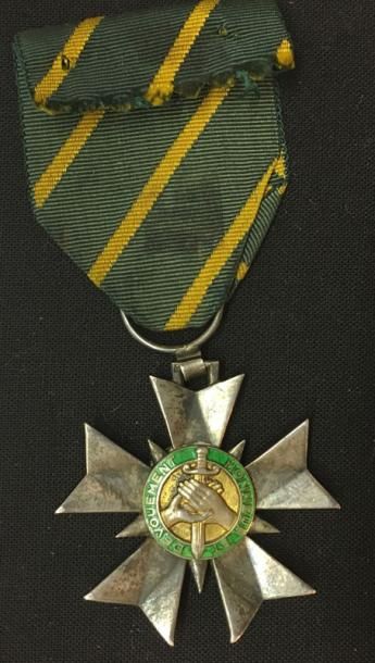 Ordre du Mérite combattant, étoile de chevalier...